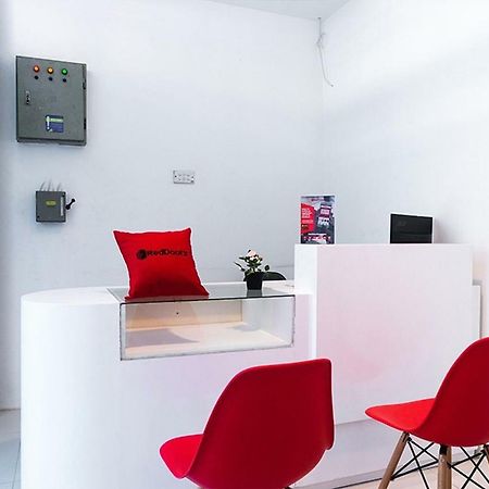 RedDoorz near Seasons City Mall Dżakarta Zewnętrze zdjęcie