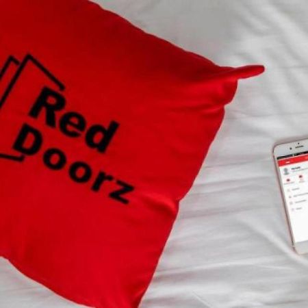 RedDoorz near Seasons City Mall Dżakarta Zewnętrze zdjęcie