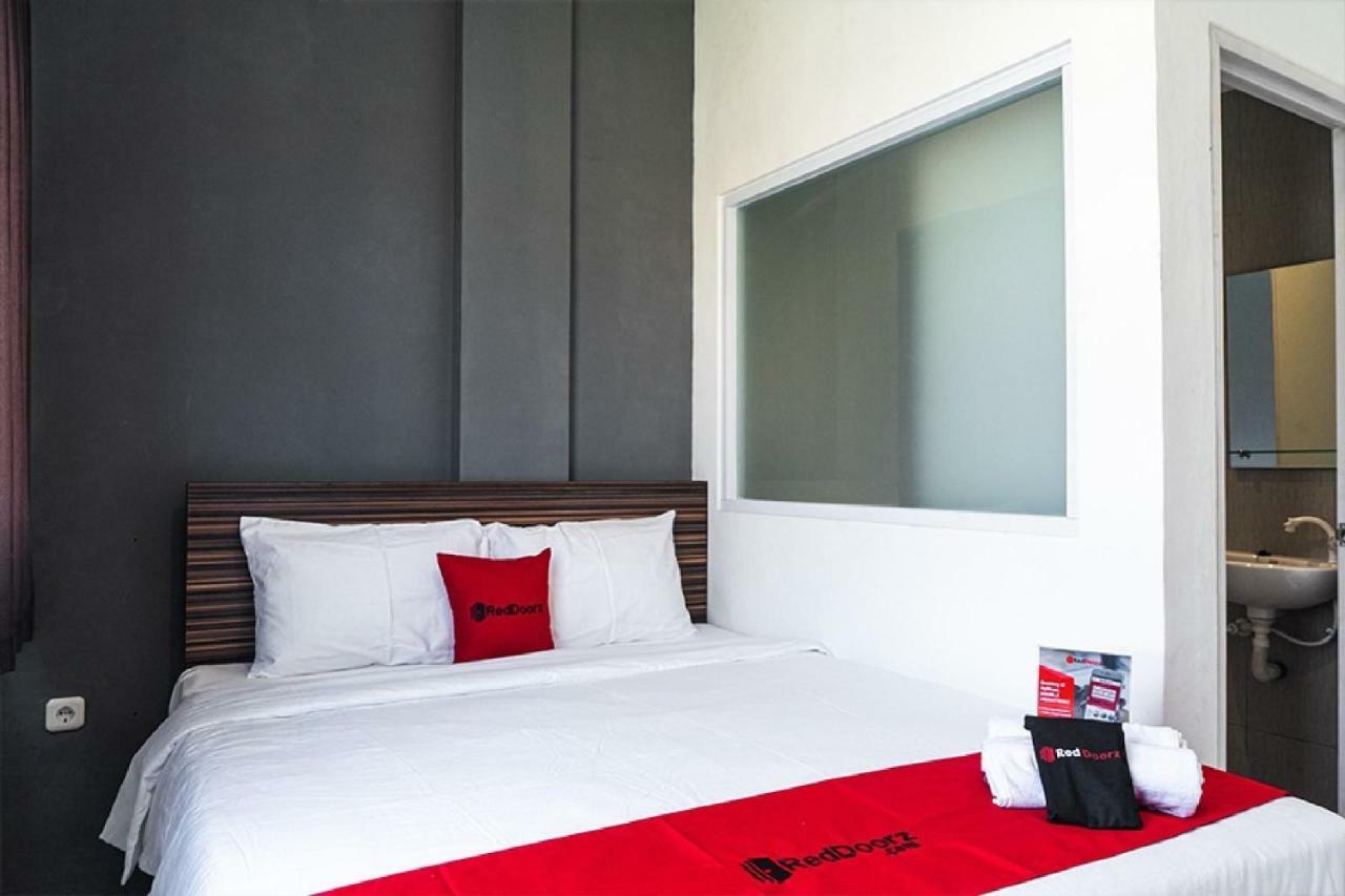 RedDoorz near Seasons City Mall Dżakarta Zewnętrze zdjęcie